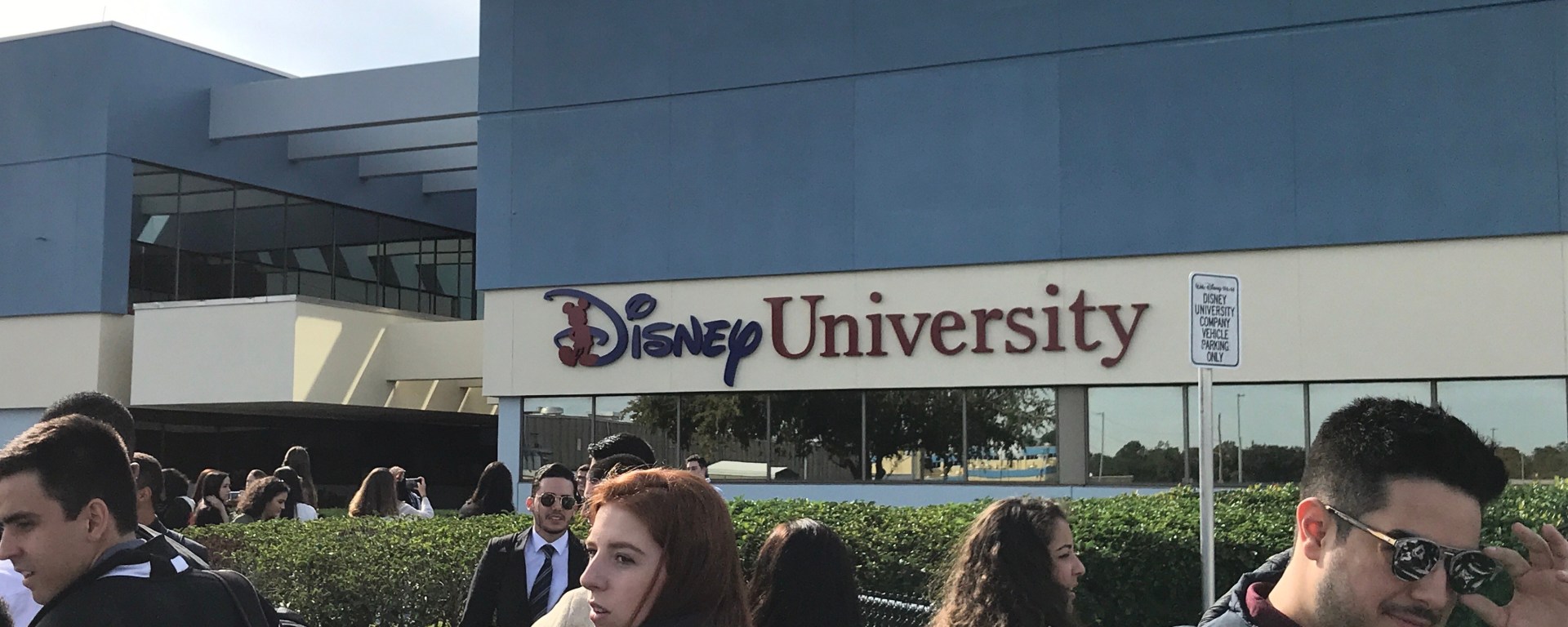 Fachada da Disney University / Rafaela Martins