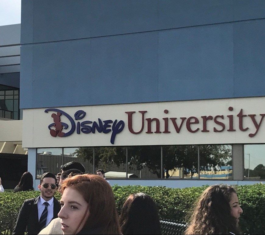 Fachada da Disney University / Rafaela Martins