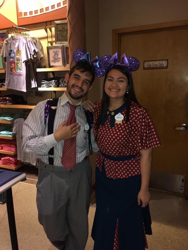 Vanessa, merchan no ICP 18/19, com coworker / Vanessa Braga